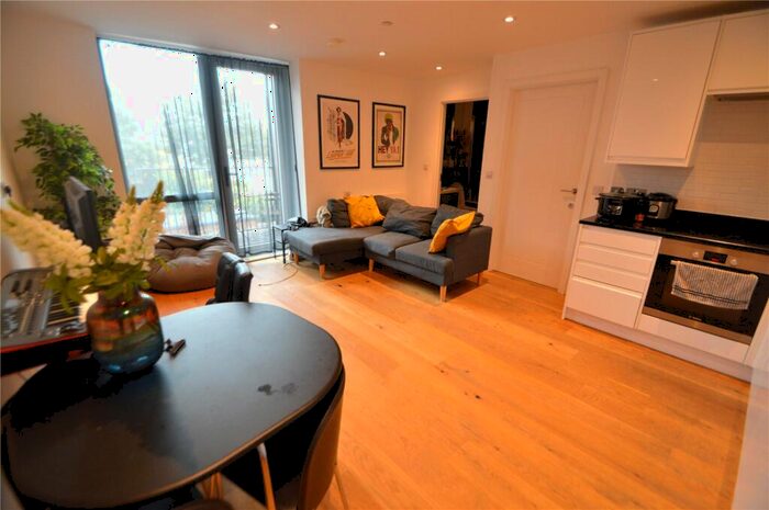 2 Bedroom Apartment To Rent In South End, Croydon, CR0