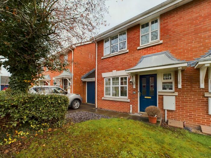 3 Bedroom Semi-Detached House To Rent In Walton Close, Hereford, HR2