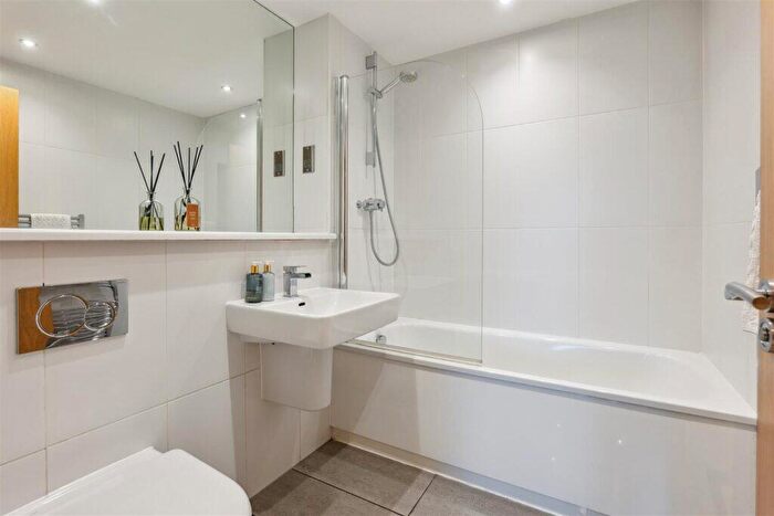 2 Bedroom Flat For Sale In /, Haggs Gate, Pollokshields, G41