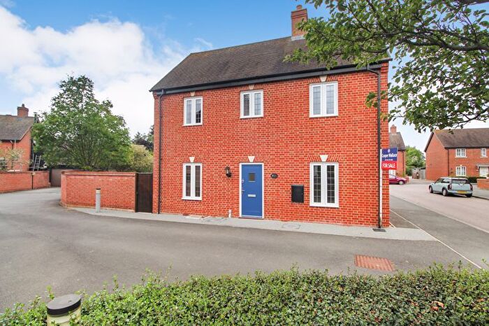 3 Bedroom Detached House For Sale In Woodpecker Close, Great Barford, MK44