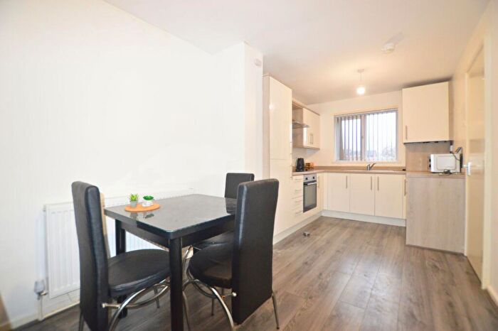 4 Bedroom House To Rent In Well Close Rise, Leeds, LS7