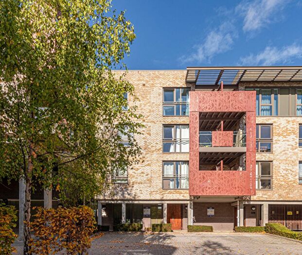 1 Bedroom Flat For Sale In Blondin Way, London, SE16