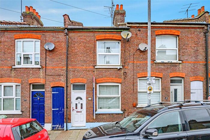 2 Bedroom Terraced House For Sale In Ridgway Road, Luton, Bedfordshire, LU2