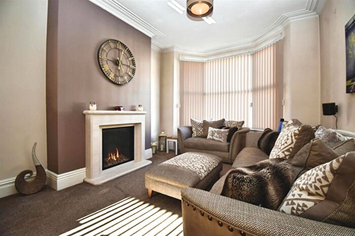 3 Bedroom Terraced House For Sale In East Park Avenue, Hull, HU8