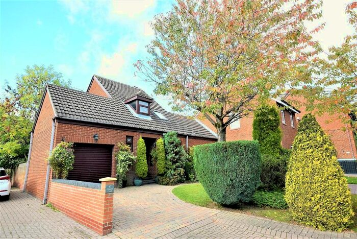 3 Bedroom Link Detached House To Rent In Gleaston Court, Peterlee, County Durham, SR8