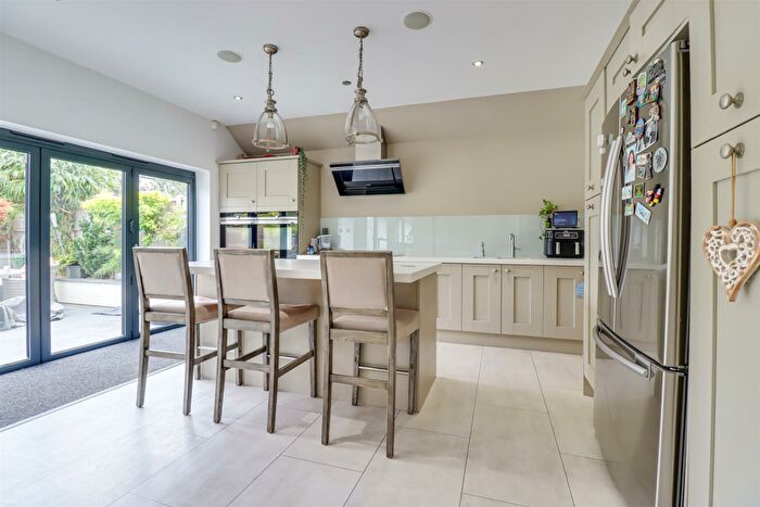 5 Bedroom Detached House For Sale In * Large Outbuilding With Shower Room * Dundonald Drive, Leigh-On-Sea, SS9