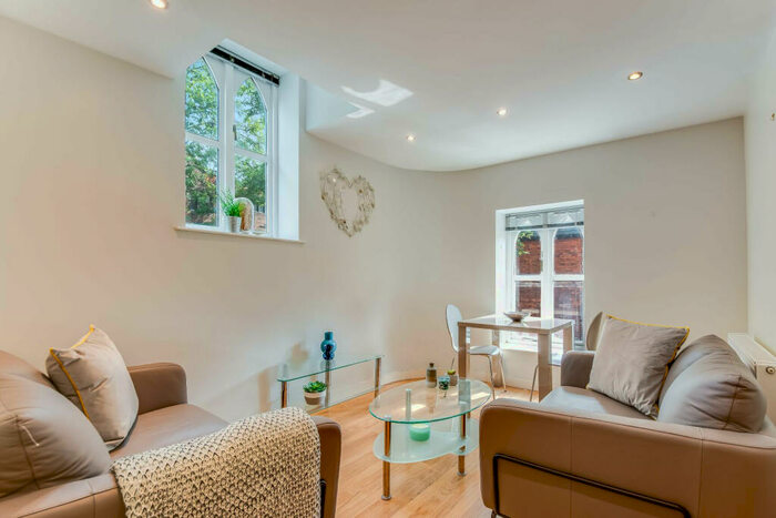 2 Bedroom Flat To Rent In Hyde Terrace, Leeds, LS2