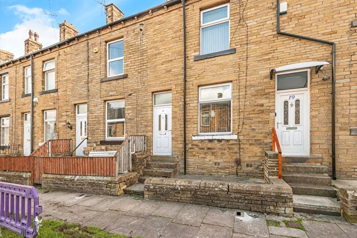 3 Bedroom Terraced House For Sale In Burton Street, Bradford, BD4