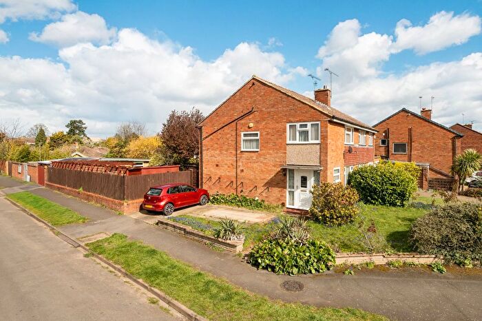 3 Bedroom Semi Detached House For Sale In Fern Drive, Taplow, Buckinghamshire, SL6