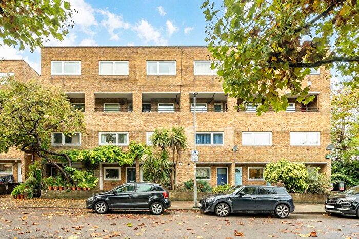 2 Bedroom Flat To Rent In Turenne Close, Battersea, SW18