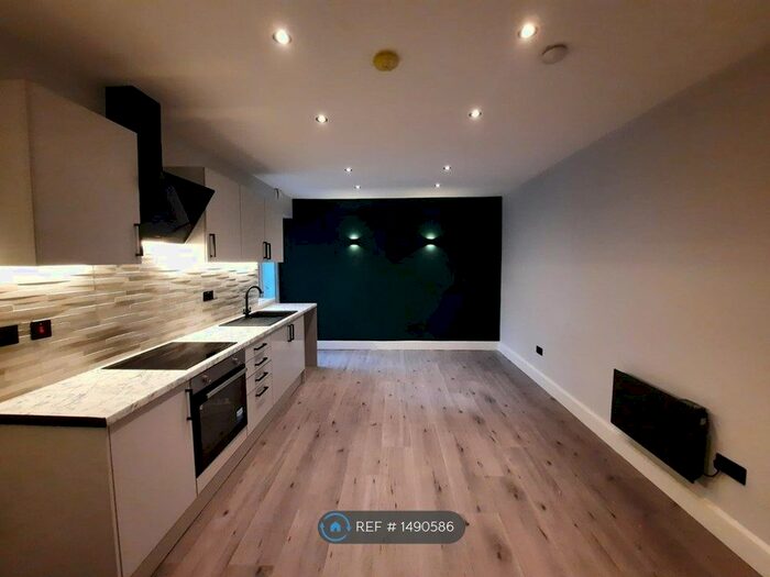 2 Bedroom Flat To Rent In Wood Street, London, E17