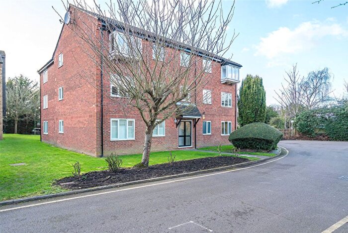 1 Bedroom Flat For Sale In Oakridge Drive, London, N2