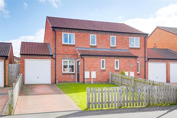 3 Bedroom Semi Detached House For Sale In Maythorne Close, Arnold, NG5