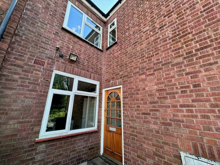 3 Bedroom Flat To Rent In Hagley Road West, Quinton, B68