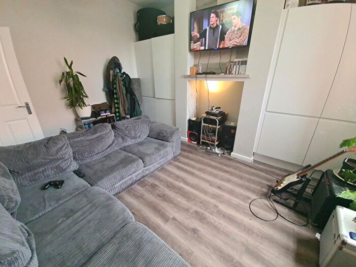 4 Bedroom House To Rent In Bennett Road, Leeds, LS6