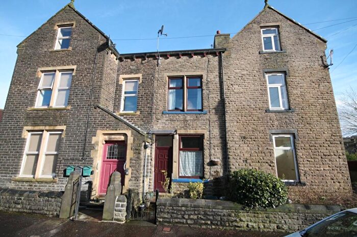 3 Bedroom Property To Rent In Anchor Street, Todmorden, OL14