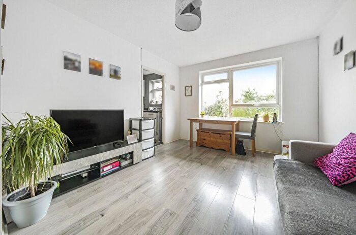 1 Bedroom Flat For Sale In Guildford, Surrey, GU4