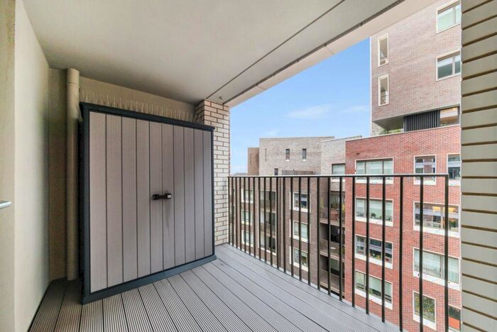 1 Bedroom Flat To Rent In Sayer Street, Elephant And Castle, London, SE17