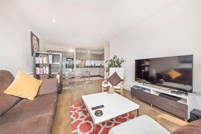 3 Bedroom Flat To Rent In Bioko Court, Bermuda Way, E1