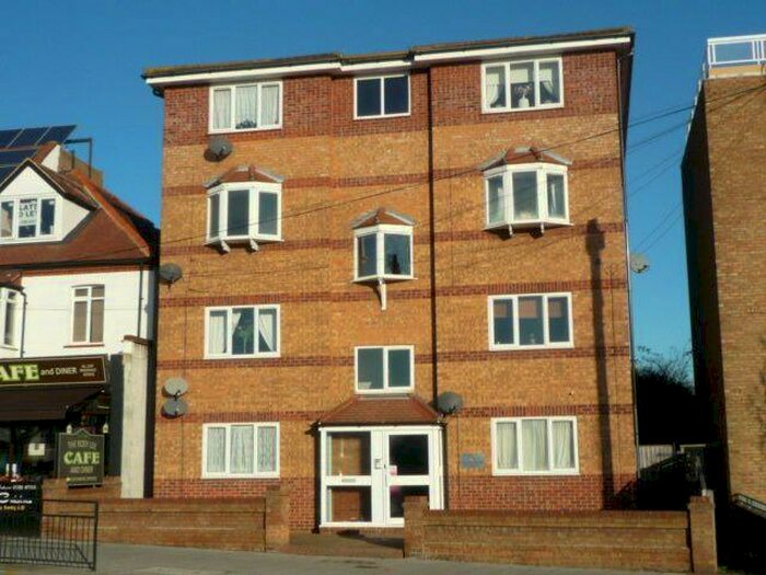 2 Bedroom Flat To Rent In London Road, Leigh On Sea Essex, SS9