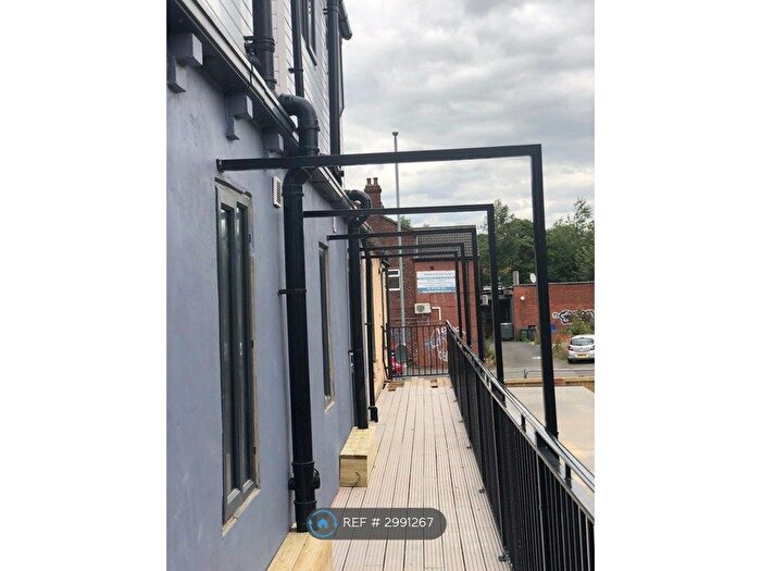 2 Bedroom Flat To Rent In Stainbeck Road, Leeds, LS7