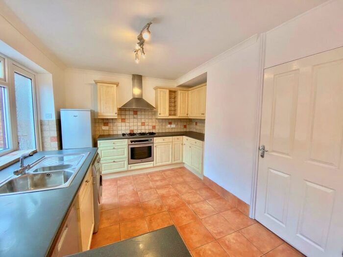 3 Bedroom House To Rent In Gladeside, St. Albans, AL4