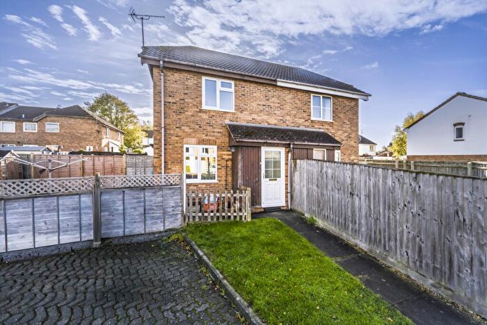 1 Bedroom Cluster House For Sale In Kimbolton Close, Swindon, SN5