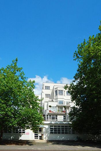 2 Bedroom Flat To Rent In Uxbridge Road, Ealing Broadway, London, W5