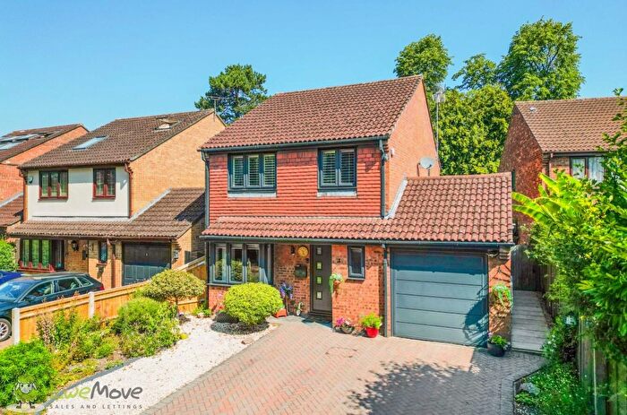 4 Bedroom Detached House For Sale In Brackenwood Drive, Tadley, Hampshire, RG26