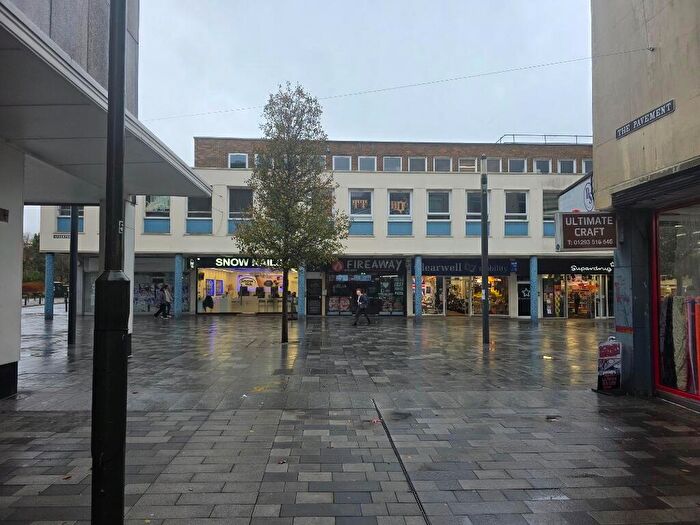 2 Bedroom Apartment To Rent In Flat, Queensway, Crawley, West Sussex, RH10