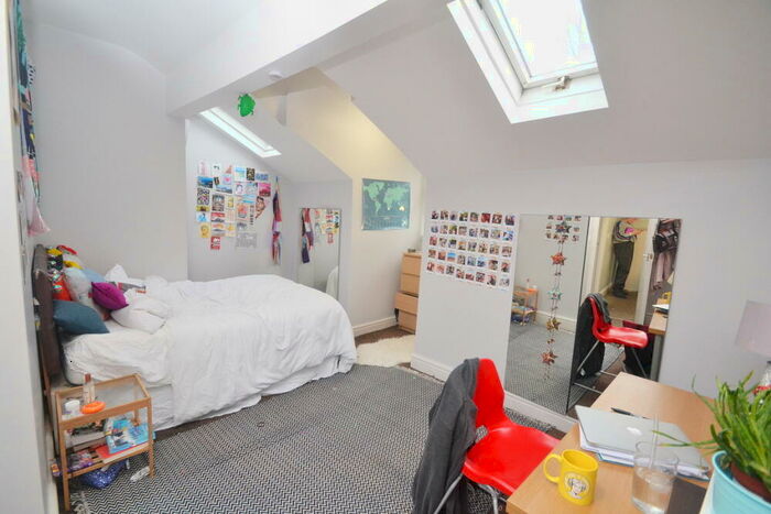 3 Bedroom Flat To Rent In Platt Lane, Rusholme, Manchester, M14