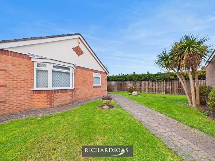 2 Bedroom Detached Bungalow For Sale In Farnham Grove, Blyth, NE24