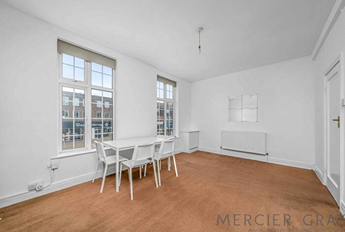 4 Bedroom Flat To Rent In Darkes Lane, Potters Bar, EN6