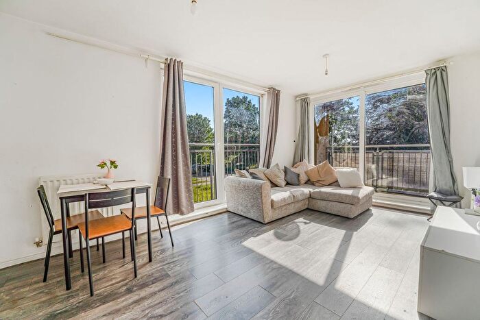 2 Bedroom Flat For Sale In Wooldridge Close, Feltham, TW14