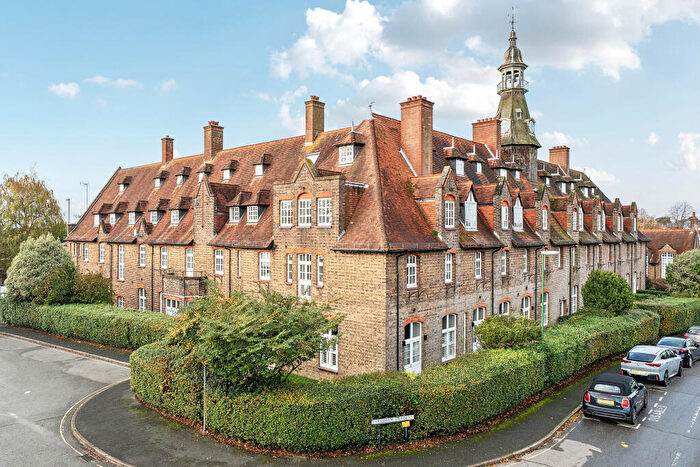 3 Bedroom Flat For Sale In Syresham Gardens, Haywards Heath, RH16