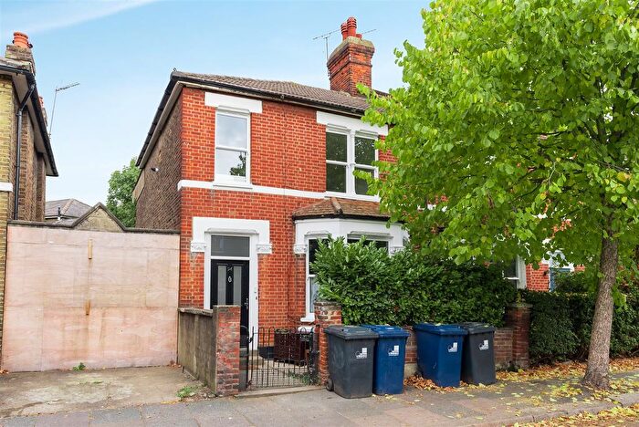 2 Bedroom Flat For Sale In Mill Hill Road, London, W3