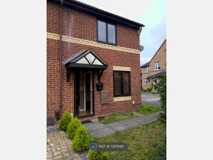 2 Bedroom Semi-Detached House To Rent In Primrose Close, Kettering, NN16