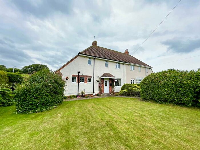 3 Bedroom Semi-Detached House For Sale In Carters Garth Close, Grainthorpe, LN11