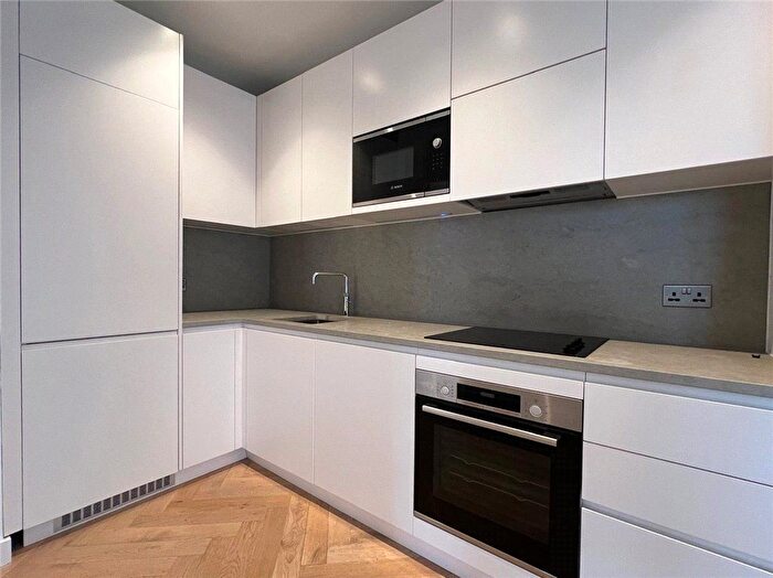 3 Bedroom Flat To Rent In Oberman Road, Dollis Hill, NW10