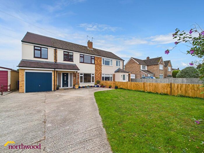 5 Bedroom Semi-Detached House For Sale In Chacombe Road, Middleton Cheney, OX17