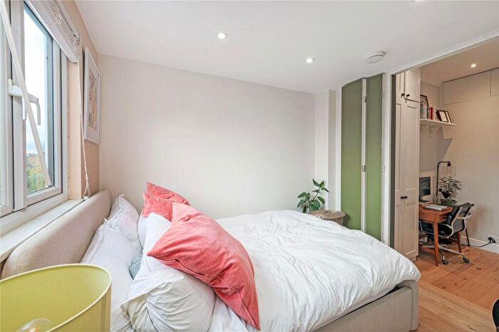 1 Bedroom Apartment For Sale In Cologne Road, SW11