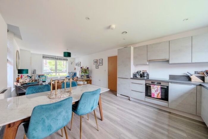 2 Bedroom Flat For Sale In Upper Longcross, Runnymede, KT16