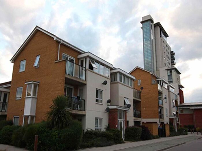 2 Bedroom Flat To Rent In Pier Way, Royal Greenwich, Thamesmead, London, SE28