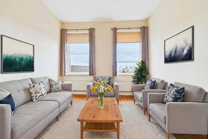 2 Bedroom Flat To Rent In East Parade, Bradford, BD1