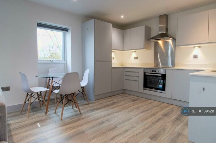 2 Bedroom Flat To Rent In Trinity Court, Leeds, LS9