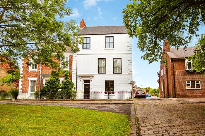 4 Bedroom Town House For Sale In Gilesgate, Durham, DH1