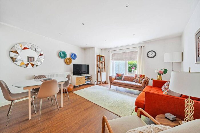 2 Bedroom Flat To Rent In Howard Court, Stanmore, HA7