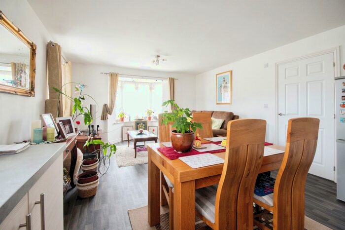 1 Bedroom Flat For Sale In Batchelor Way, Downton, Salisbury, SP5