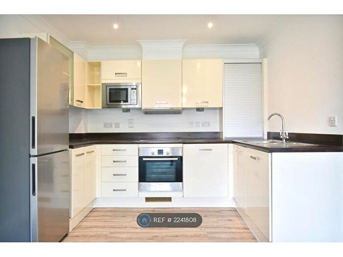 2 Bedroom Flat To Rent In Solar Court, Croydon, CR0