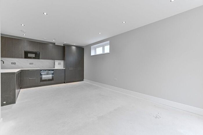 1 Bedroom Flat For Sale In Riddlesdown Road, Purley, CR8
